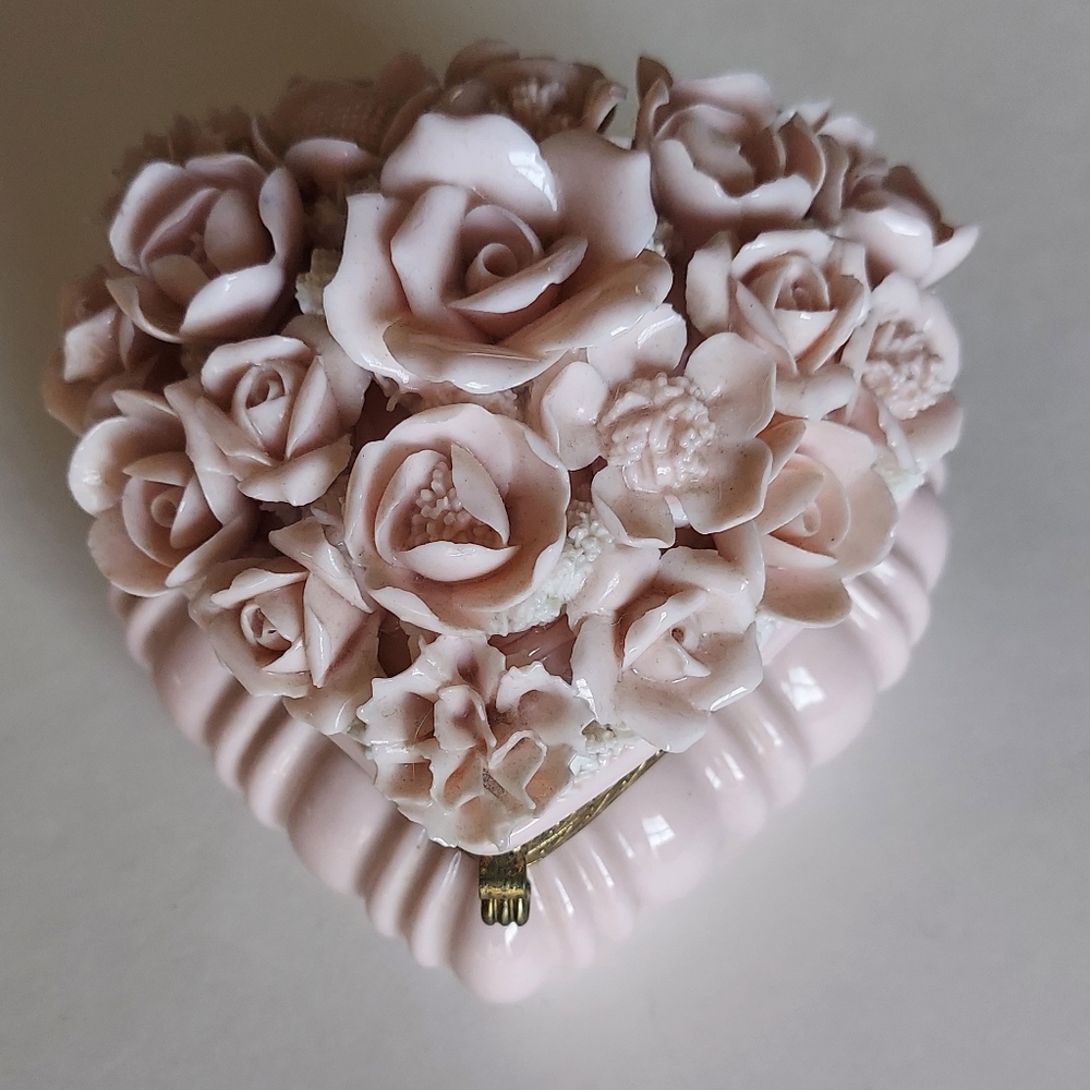 Vintage floral heart shaped porcelain trinket box - Picture 3 of 16